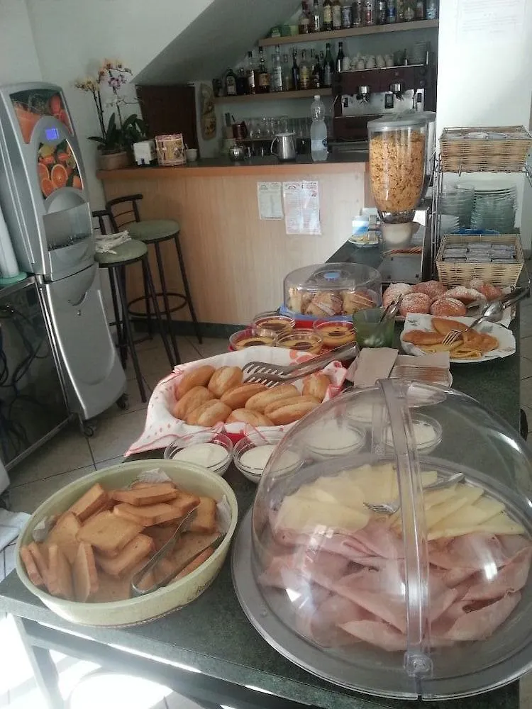 Hotel Trinidad Rimini 3*,  Italia
